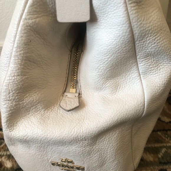 Coach pebble leather shoulder bag, cream - Picture 3 of 6